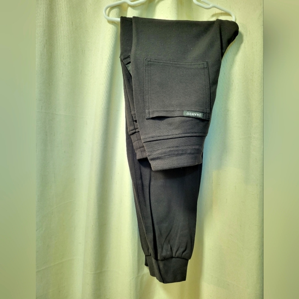 Jaanuu scrub pants